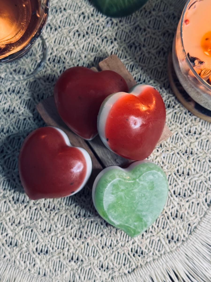 Kit 4 Sabonetes Artesanais Glicerinados Coração - Aroma Melancia em Camadas — imagem 1